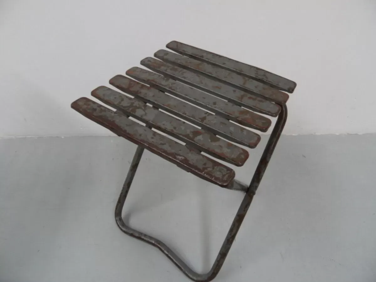 Illustration numéro 3 du produit Ensemble industriel de 2 tables d’appoint métalliques