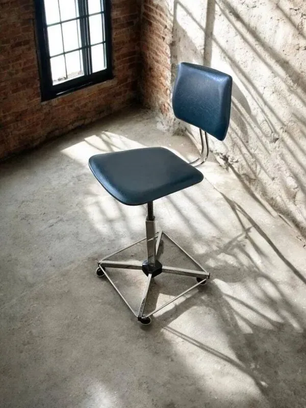 Illustration numéro 3 du produit Chaise de bureau industrielle vintage / chaise d'atelier / chaise de bureau