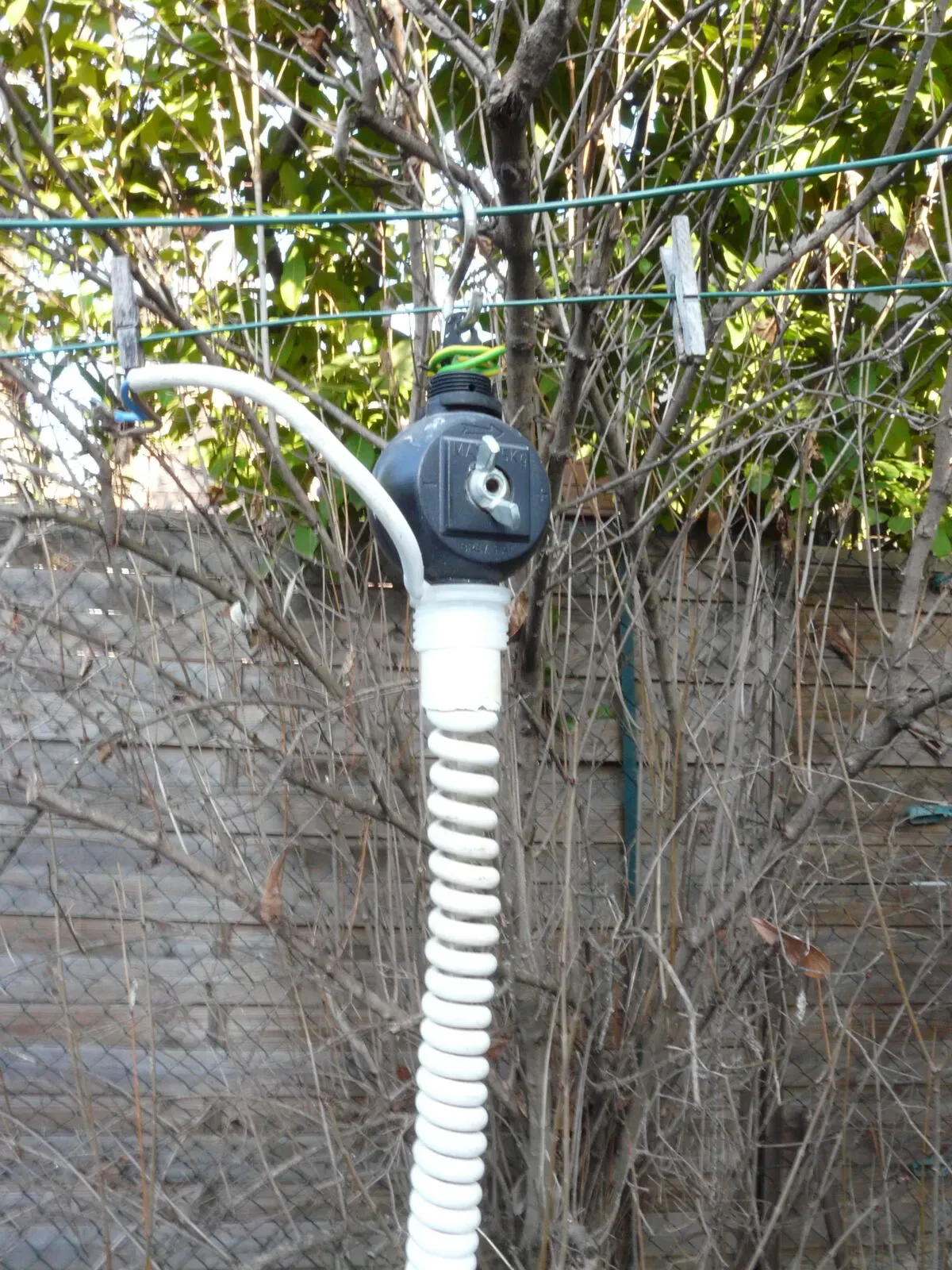 Illustration numéro 3 du produit Lustre en tôle perforée blanc