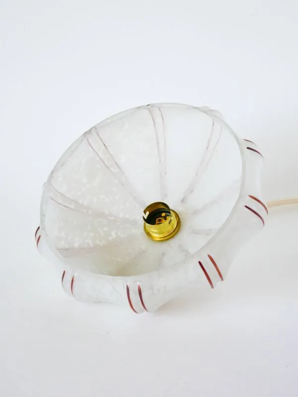 Illustration numéro 3 du produit suspension en verre de Clichy, Blanc et Bordeaux, Art Déco, 1930