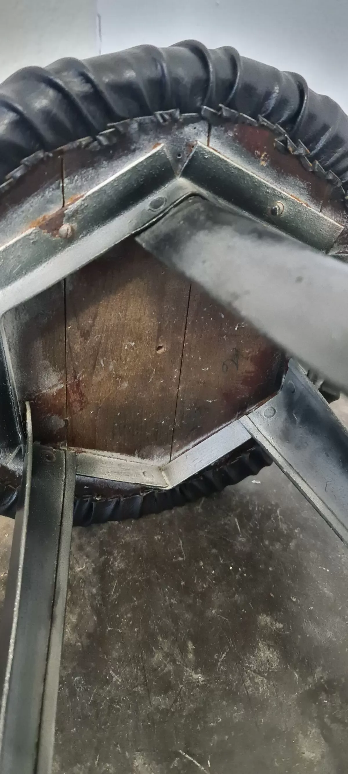 Illustration numéro 3 du produit Tabouret industriel en métal vintage