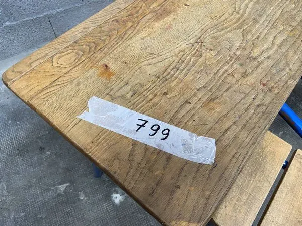 Illustration numéro 3 du produit Bureau d'écolier vintage