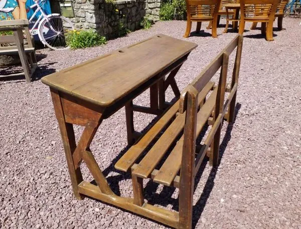 Illustration numéro 3 du produit Bureau d'écoliers