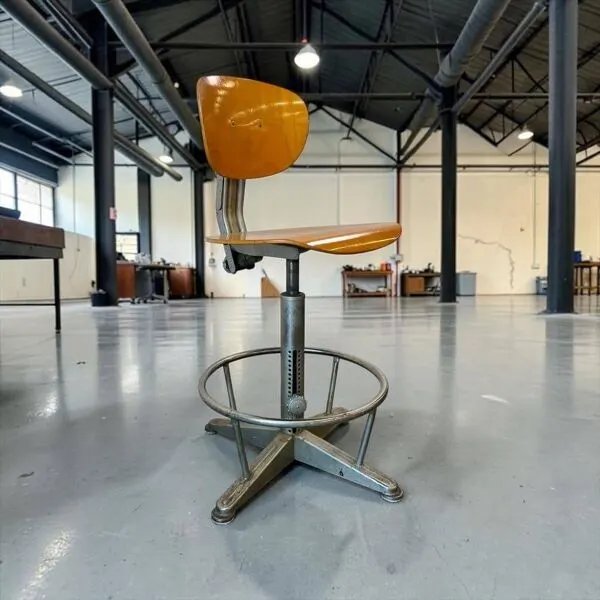 Illustration numéro 3 du produit Chaise d'atelier/de bureau/d'usine industrielle vintage