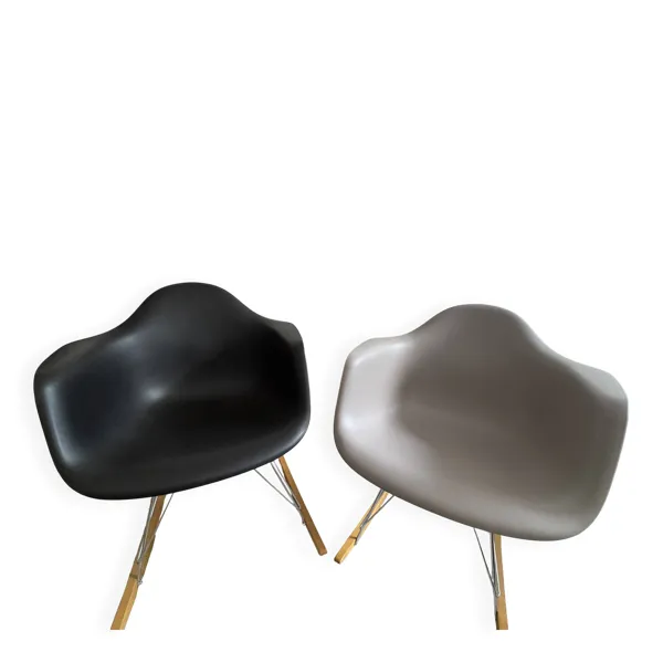 Illustration numéro 3 du produit Eames plastic chair