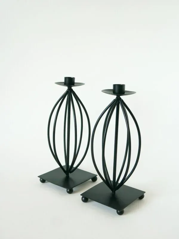 Illustration numéro 3 du produit Paire de bougeoirs en fer forgé, Vintage