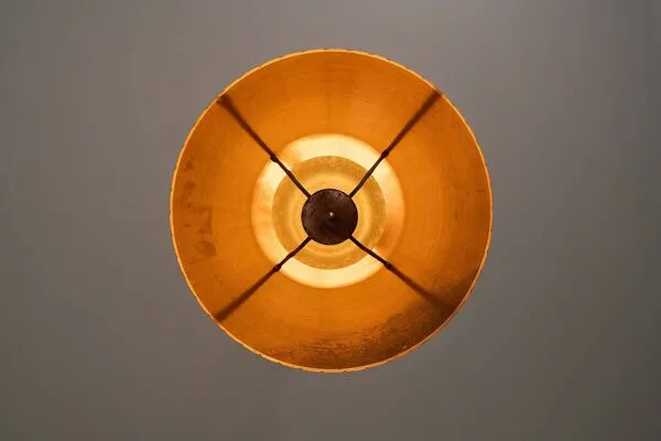 Illustration numéro 3 du produit Suspension en fer forgé et cuivre avec diffuseur en verre texturé