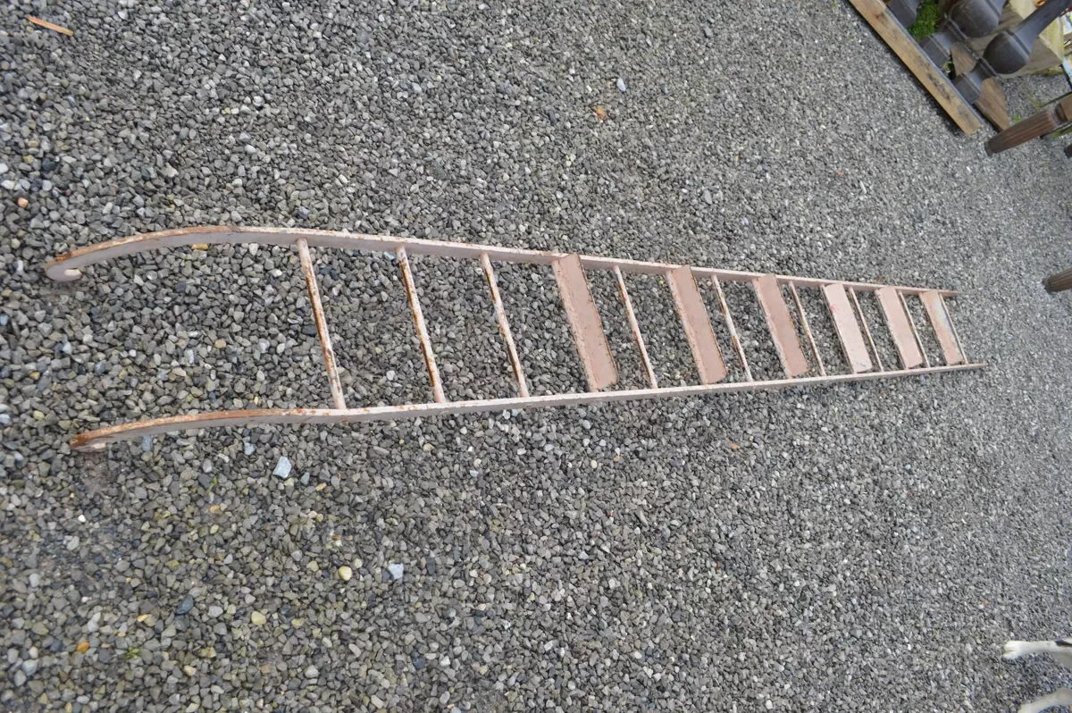 Illustration numéro 3 du produit Échelle industrielle en fer forgé