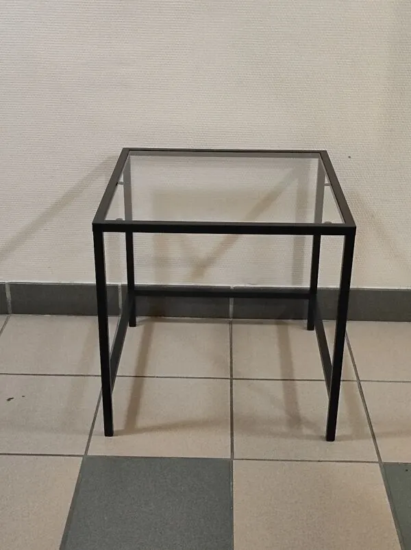 Illustration numéro 3 du produit Table basse métal et verre