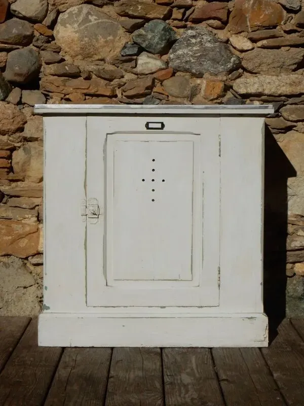 Illustration numéro 3 du produit Ancien petit meuble d'atelier / de métier - Buffet en sapin et plateau zinc