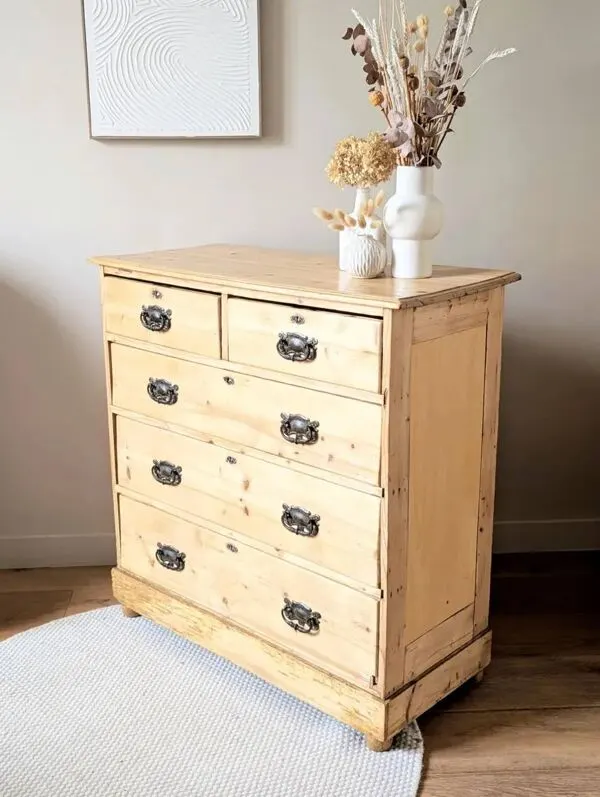 Illustration numéro 3 du produit Commode anglaise antique en pin massif