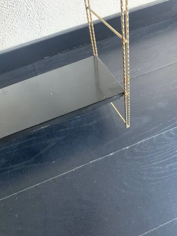 Illustration numéro 3 du produit Etagère vintage 1960 String murale noir doré - 60 x 48 cm