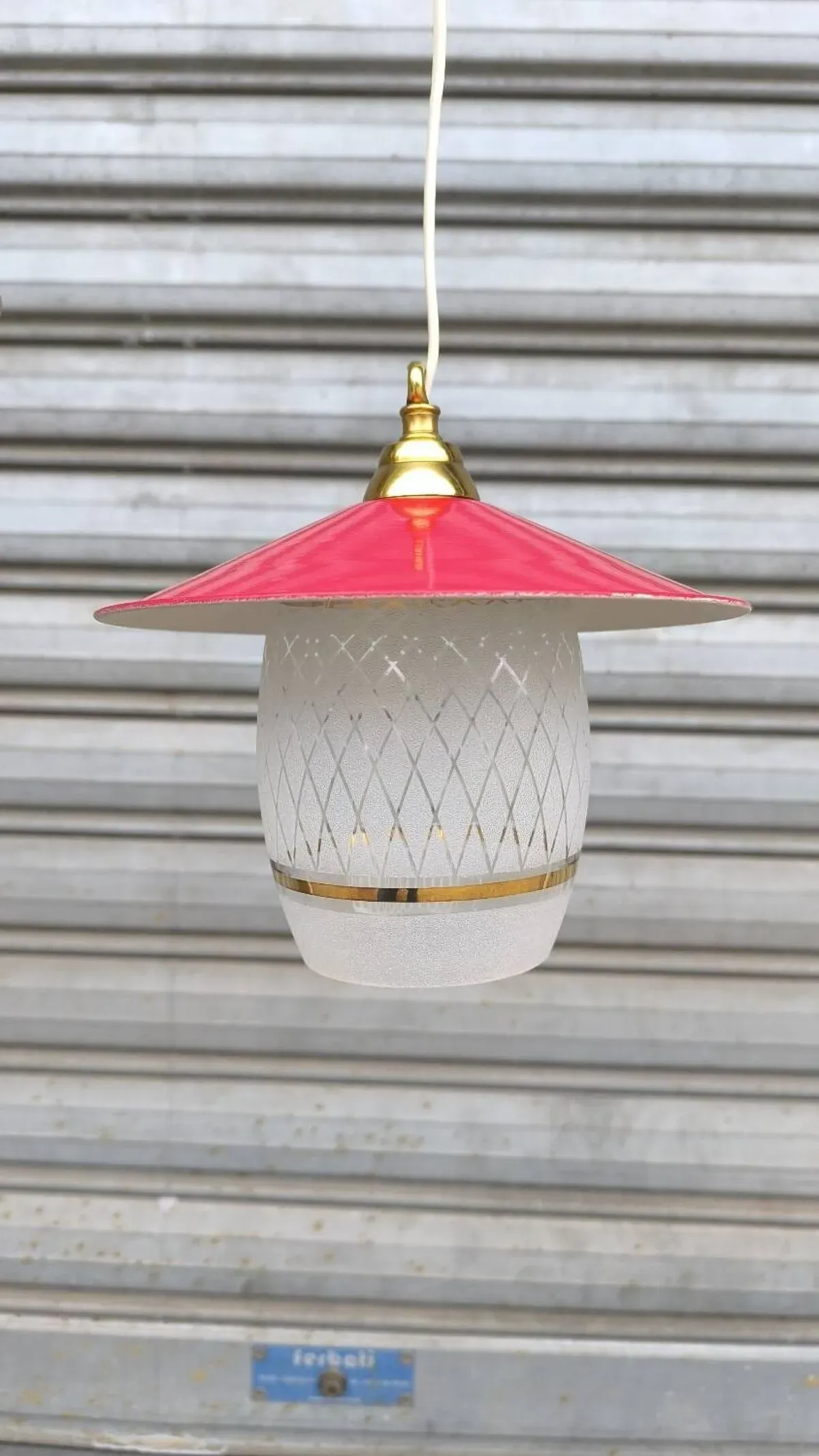 Illustration numéro 3 du produit Paire de suspensions en tôle émaillée et verre