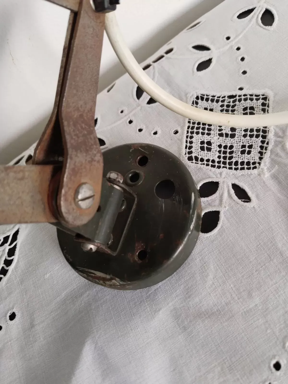 Illustration numéro 3 du produit Lampe d'atelier accordéon  , type Jielde