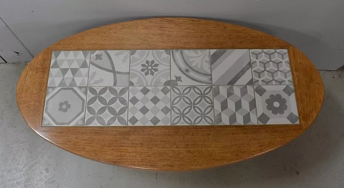 Illustration numéro 3 du produit Table de salon en chêne massif, par R. Guillerme et J. Chambron, éditions « Votre Maison » 1960