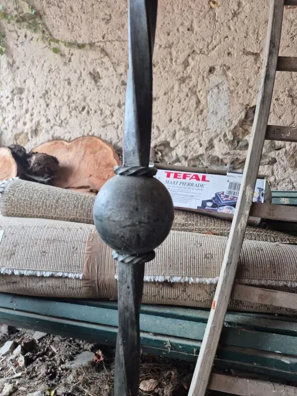 Illustration numéro 3 du produit Lampadaire en fer forgé