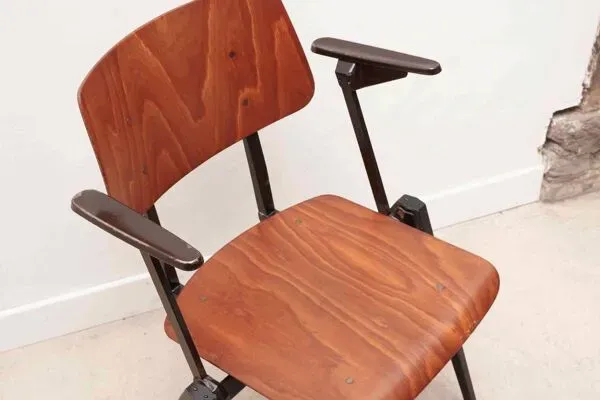 Illustration numéro 3 du produit Chaise Galvanitas S21 accoudoirs chêne et noir