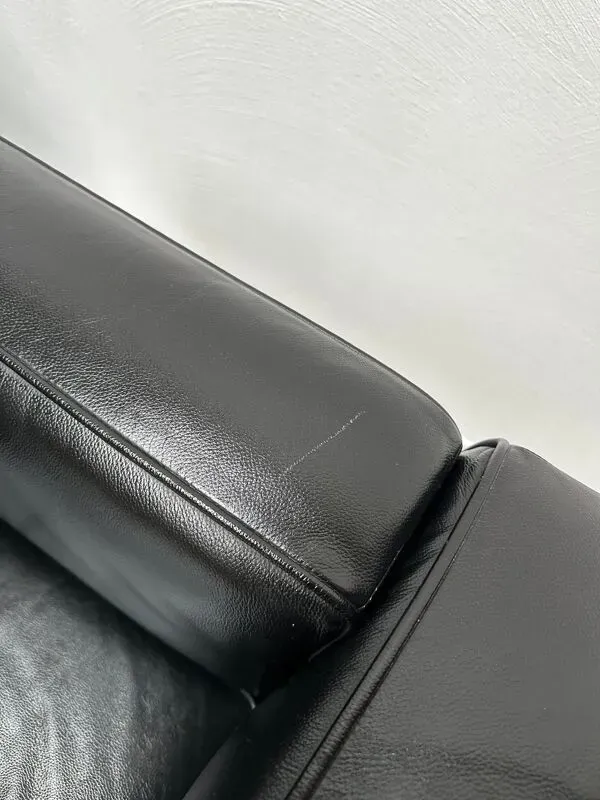 Illustration numéro 3 du produit Fauteuils LC2 vintage des années 90 par Le Corbusier et Charlotte Perriand pour Cassina