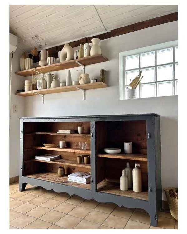 Illustration numéro 3 du produit Meuble enfilade