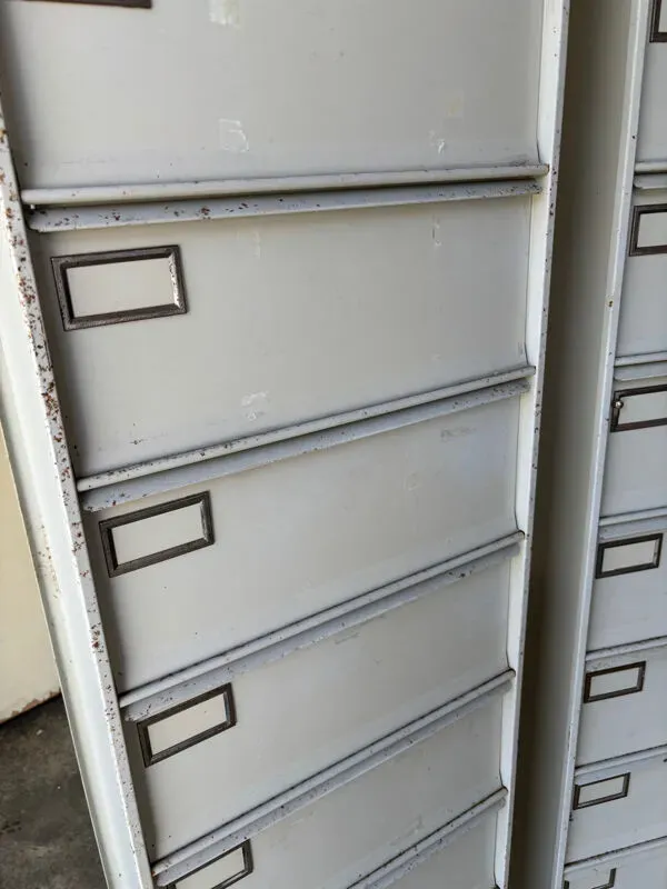 Illustration numéro 3 du produit Casiers métalliques à clapets