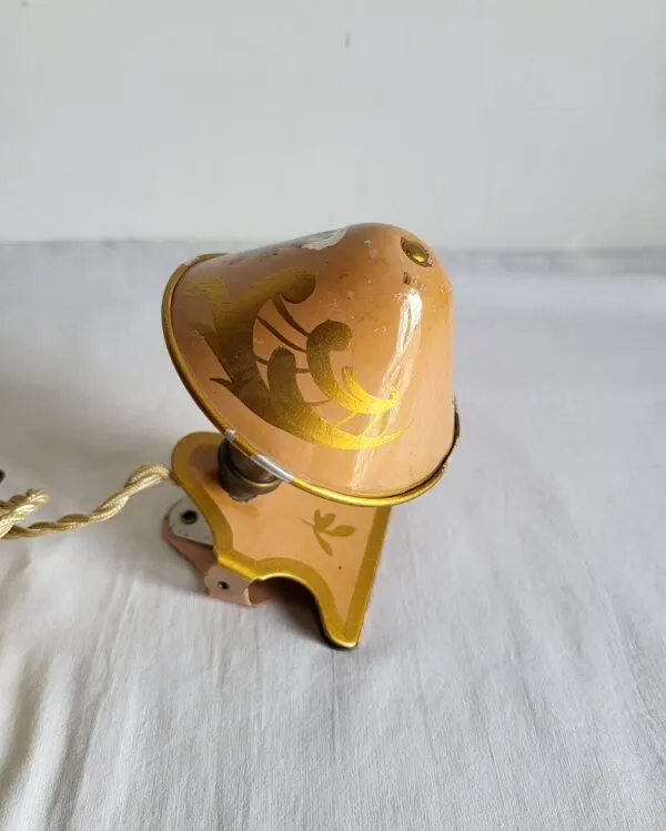 Illustration numéro 3 du produit Ancienne Lampe à Pince Champignon Tole Vintage
