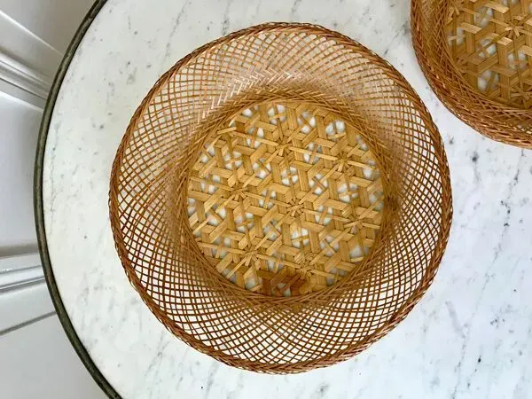 Illustration numéro 3 du produit trio de patères gigognes en osier tissé années 70