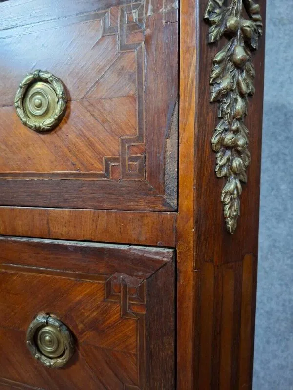 Illustration numéro 3 du produit secrétaire en semainier époque Louis XVI en marqueterie ( a restaurer)