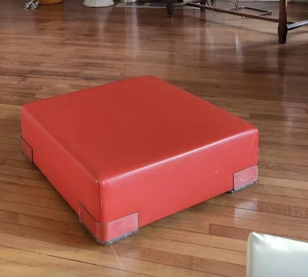 Illustration numéro 3 du produit Ensemble Chauffeuse et Pouf ''Plastics'' - Design Piero Lissoni pour Kartell