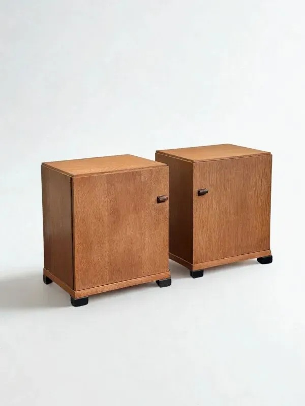 Illustration numéro 3 du produit Paire de tables de nuit Art Déco néerlandaises École d'Amsterdam