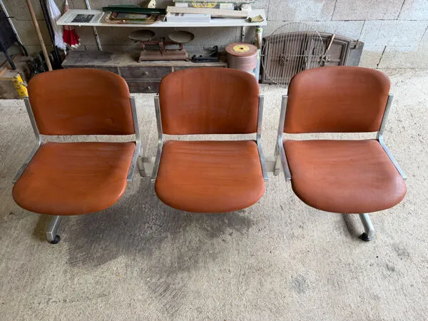 Illustration numéro 3 du produit Banc vintage salle d’attente 3 places année 70