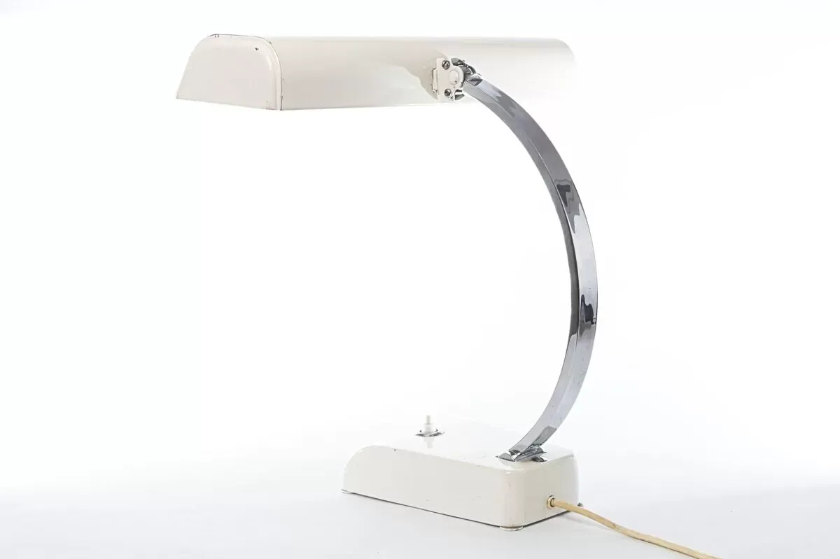 Illustration numéro 3 du produit Lampe de bureau Kaiser Idell en ivoire blanc