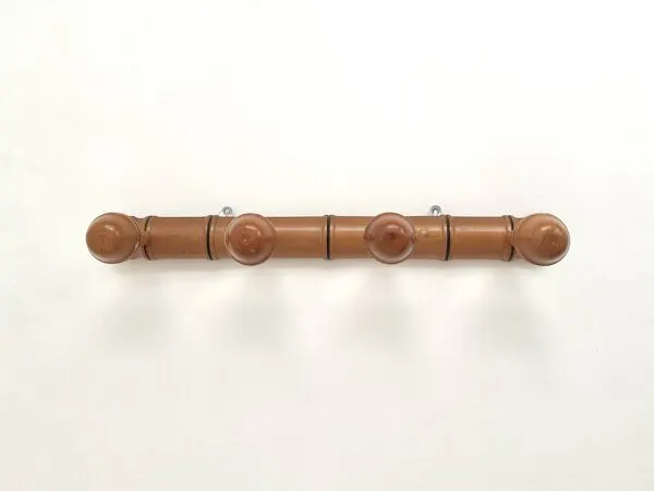 Illustration numéro 3 du produit Porte-manteau mural en bois effet bambou