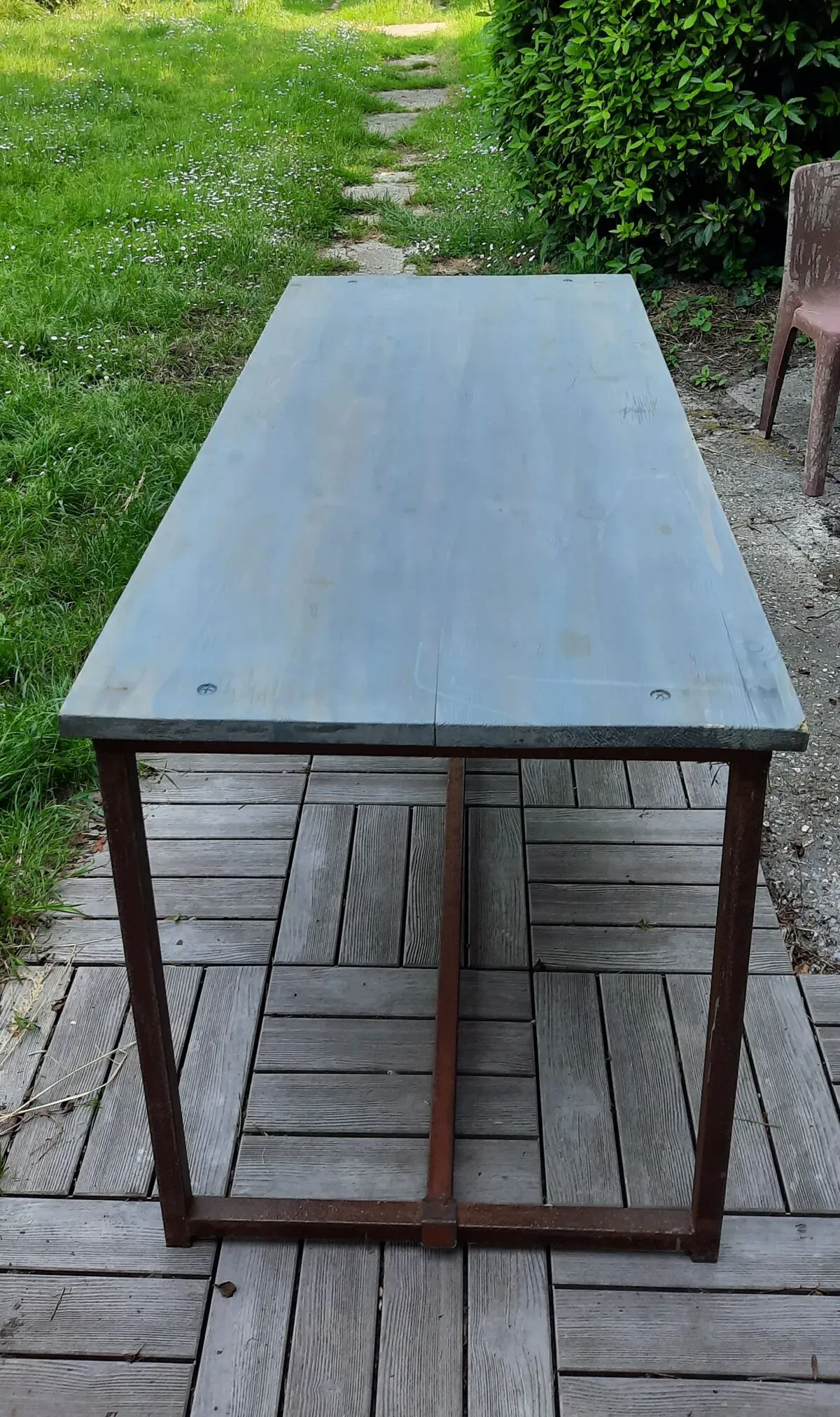 Illustration numéro 3 du produit Table industrielle pliante