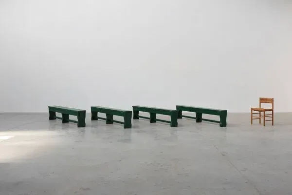 Illustration numéro 3 du produit Banc de ferme rustique et primitif en chêne massif, France vers 1900