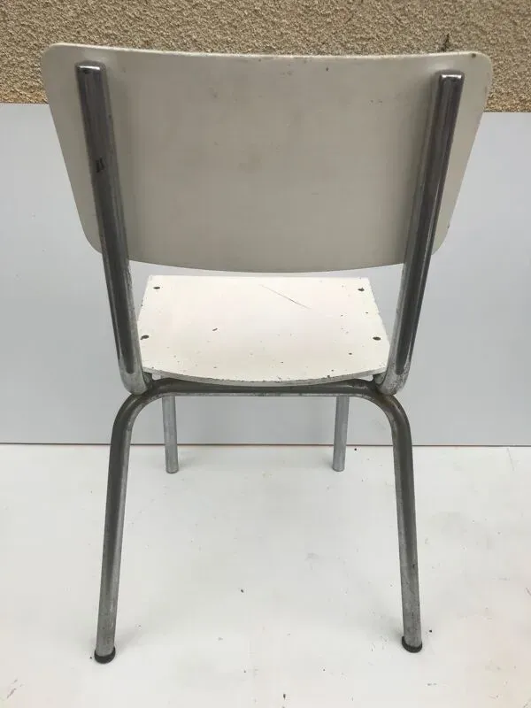 Illustration numéro 3 du produit Chaise ancienne années 70