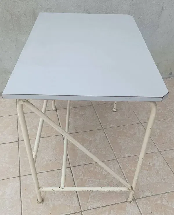 Illustration numéro 3 du produit Table industrielle de métier haute métal et formica