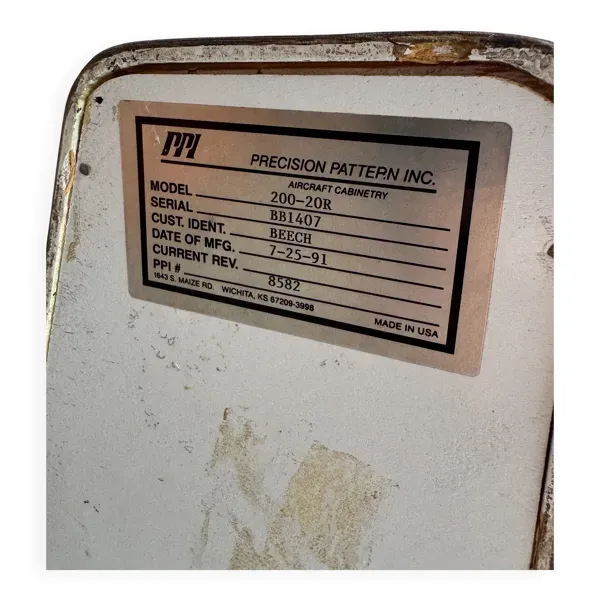 Illustration numéro 3 du produit Meuble triangulaire en bois foncé pour avion, à 3 tiroirs, armoire aéronautique en bois courbé