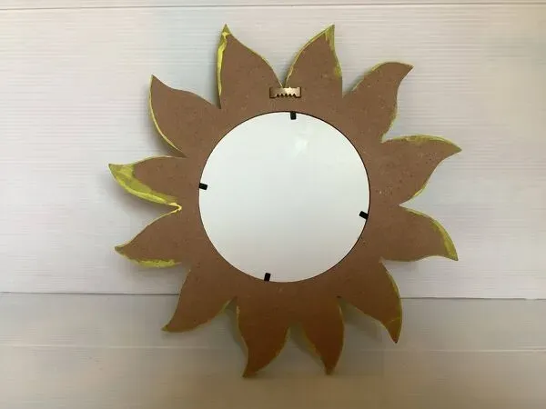 Illustration numéro 3 du produit Miroir soleil en bois peint