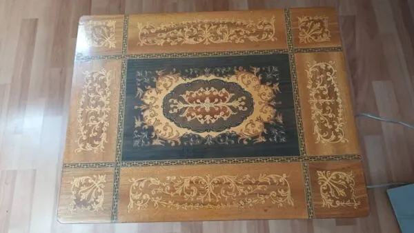 Illustration numéro 3 du produit Petite table à bijoux en Marqueterie de Sorrente - Italie, Circa 1970