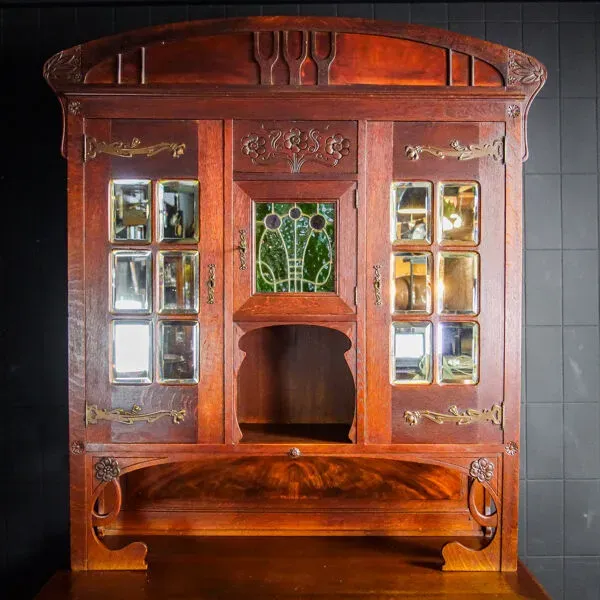 Illustration numéro 3 du produit Vitrine avec vitrail Art Nouveau, France, circa 1910