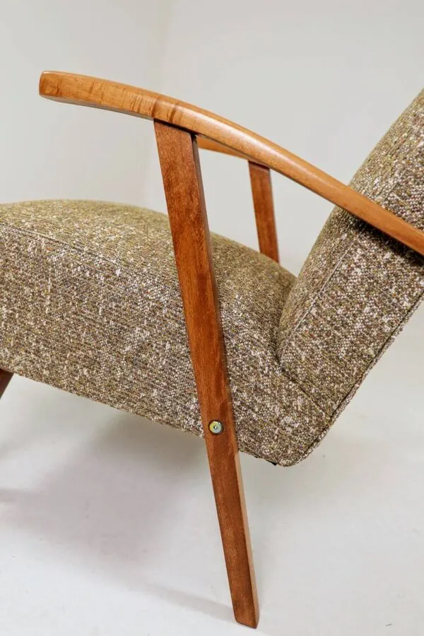 Illustration numéro 3 du produit Fauteuil vintage en tissu à motif vert rénové, années 1970.