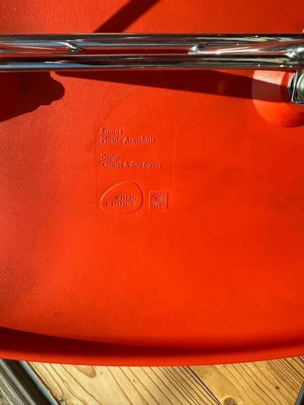 Illustration numéro 3 du produit Fauteuil bascule Eames RAR par Vitra