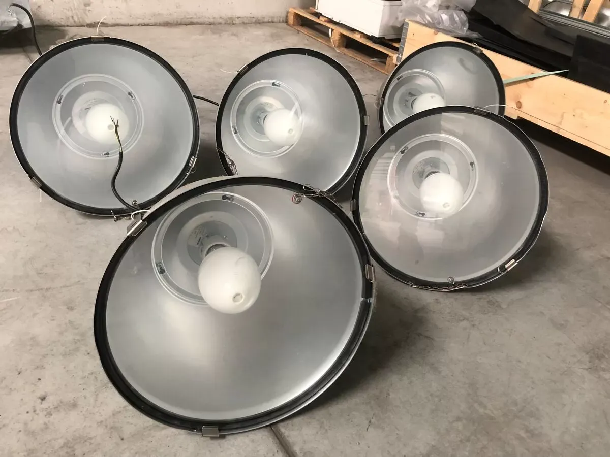 Illustration numéro 3 du produit Luminaires industriels