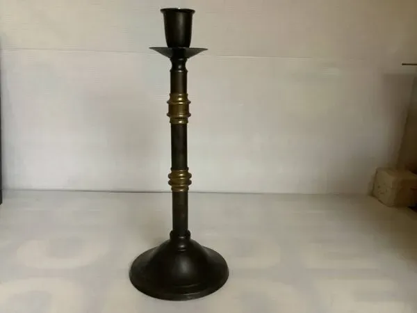 Illustration numéro 3 du produit Grand bougeoir en tôle et laiton