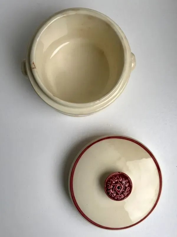 Illustration numéro 3 du produit boîte Digoin Sarreguemines modèle ''Marguerite'' peinte à la main années 50