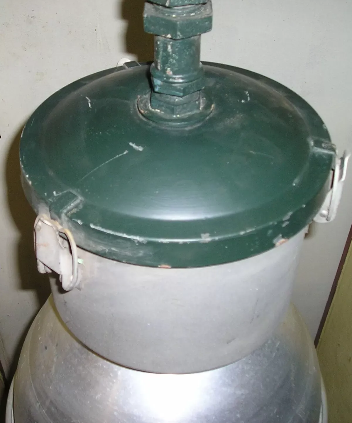 Illustration numéro 3 du produit Suspension industrielle en alu des années 60/70