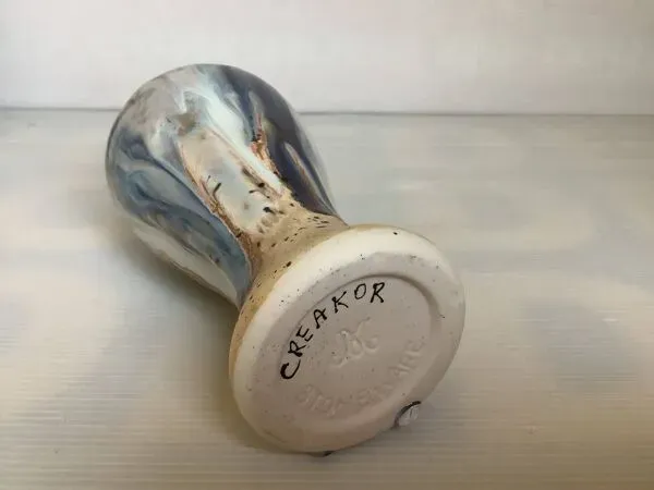 Illustration numéro 3 du produit Vase en grès émaillé