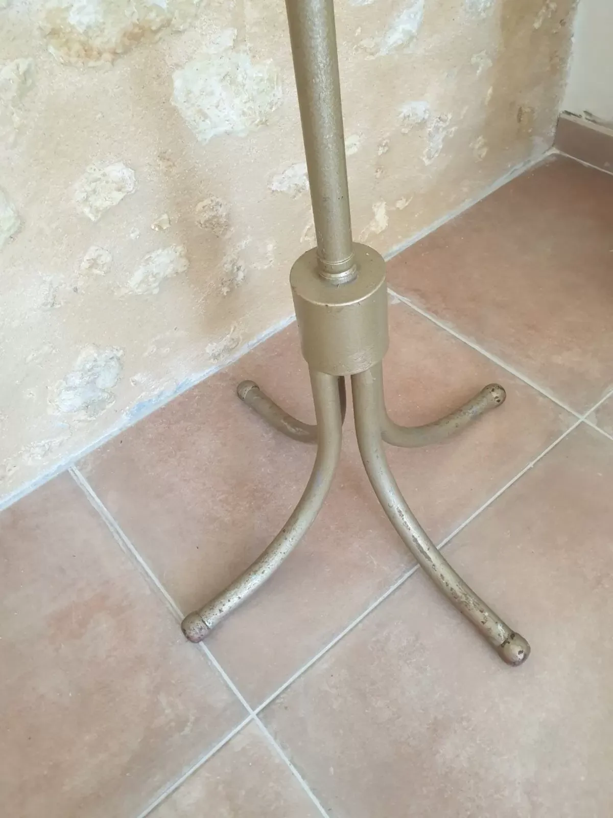 Illustration numéro 3 du produit Porte manteau vintage