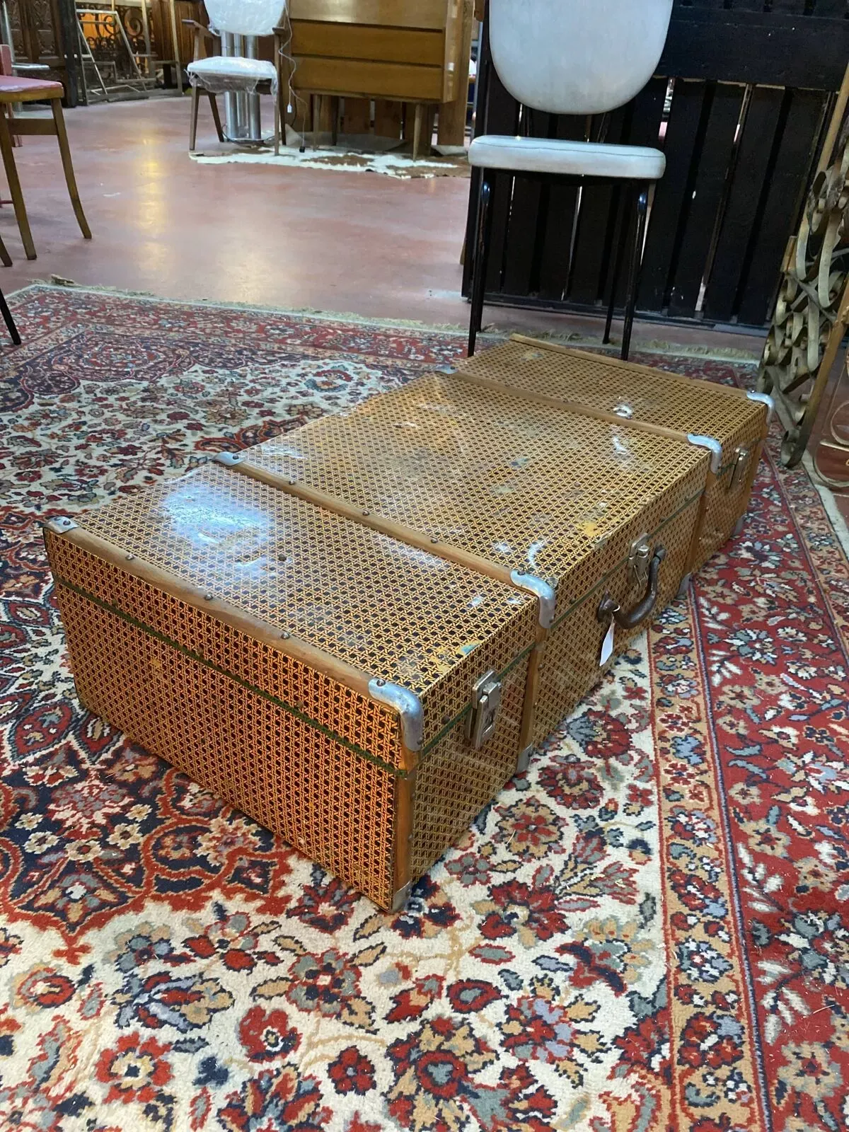 Illustration numéro 3 du produit Malle ancienne en tôle