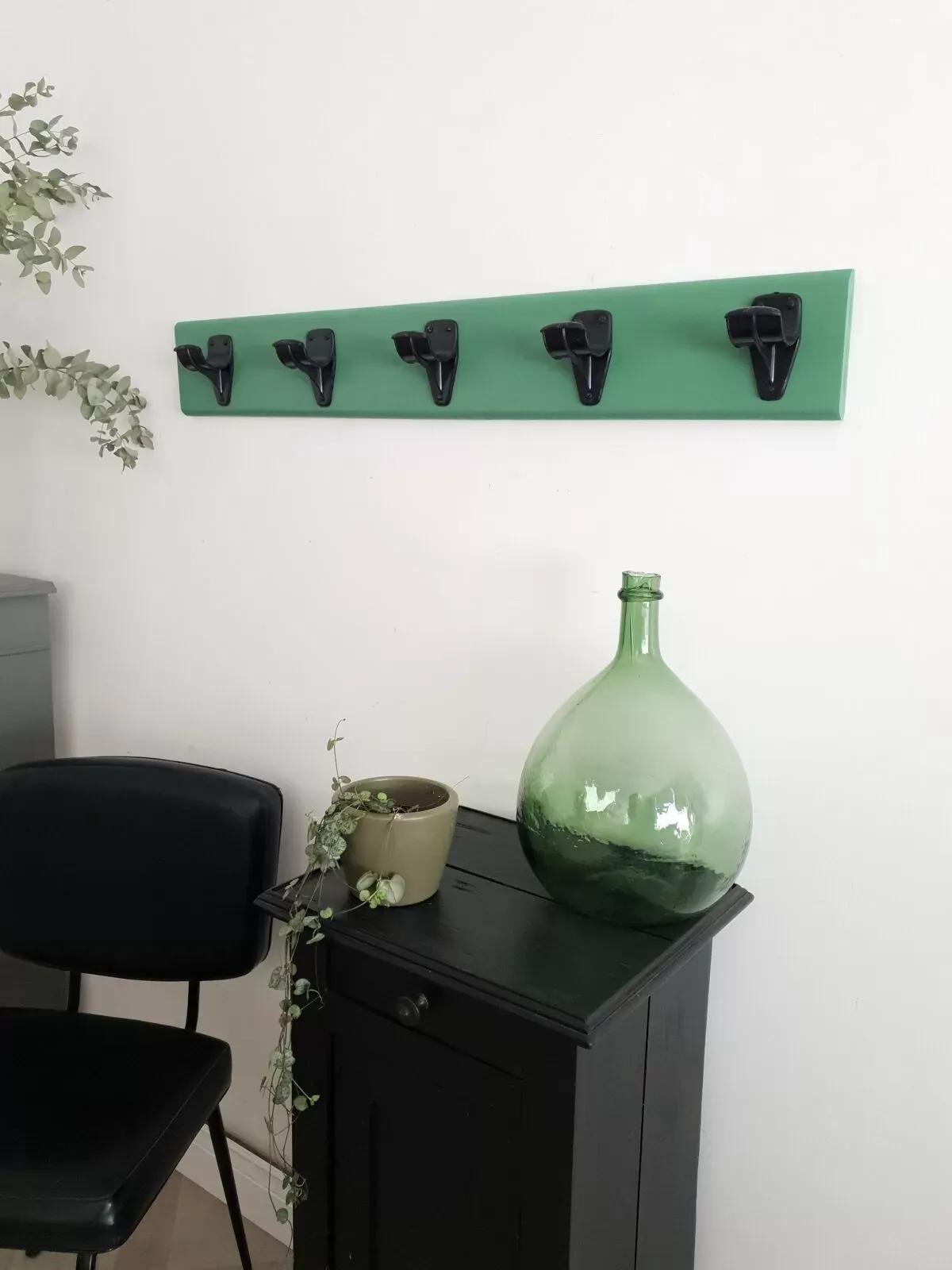 Illustration numéro 3 du produit Portemanteau ancien vert